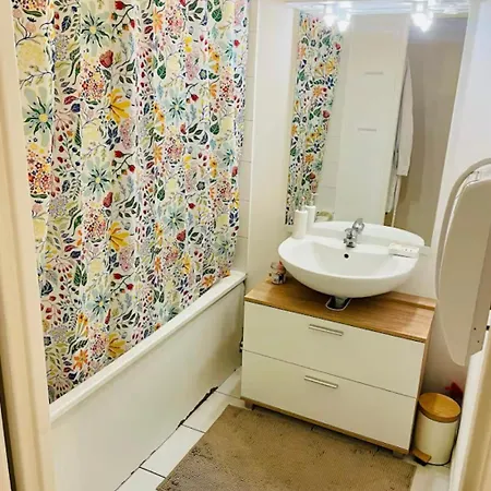 Semesterbostad Maison Au Calme Avec Jardin Proche Tram *