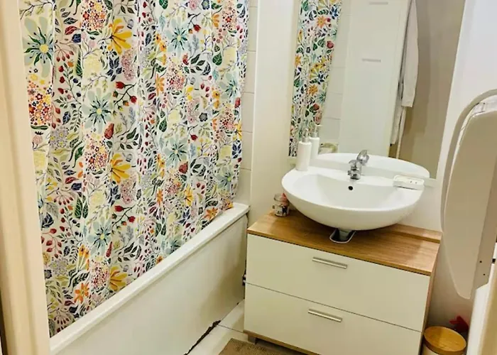 펜션 Maison Au Calme Avec Jardin Proche Tram *